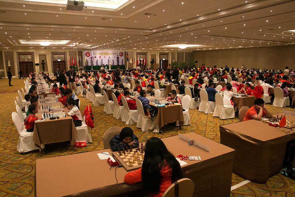 Đoàn Việt Nam giành hạng nhất với 74V, 48B và 31Đ tại Giải vô địch cờ vua các nhóm tuổi Đông Nam Á lần thứ 17 - 2016