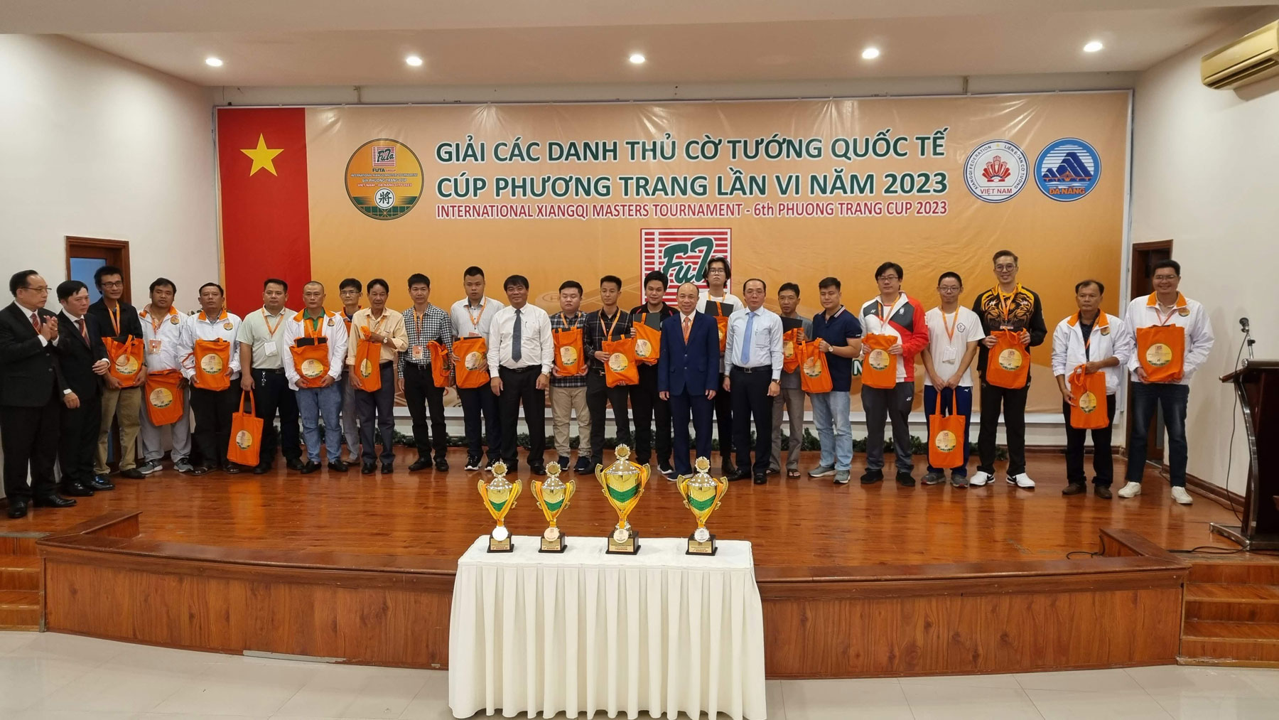 Khai mạc Giải cờ tướng các danh thủ quốc tế - cúp Phương Trang lần VI