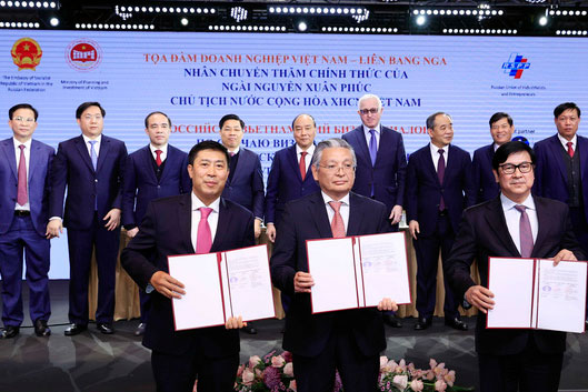 FIDE ký kết với Liên đoàn Cờ Việt Nam và HDBank