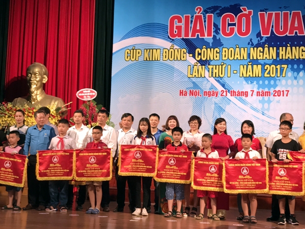 Công đoàn Ngân hàng Việt Nam tạo sân chơi thể thao bổ ích cho con em trong ngành 